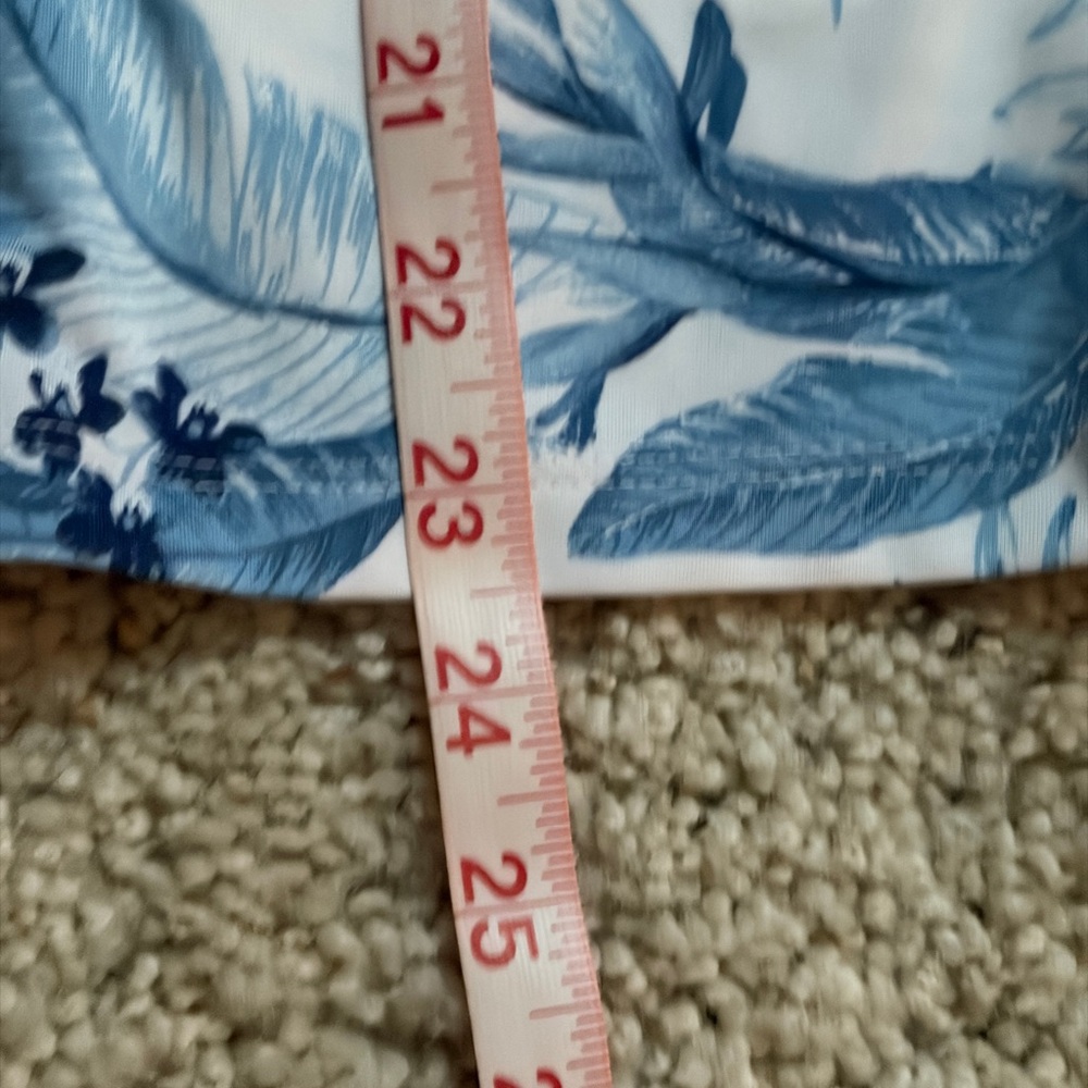 Tommy Bahama Tabu Jungle Blue Leaf Print Top size Medium (281) - Picture 5 of 8